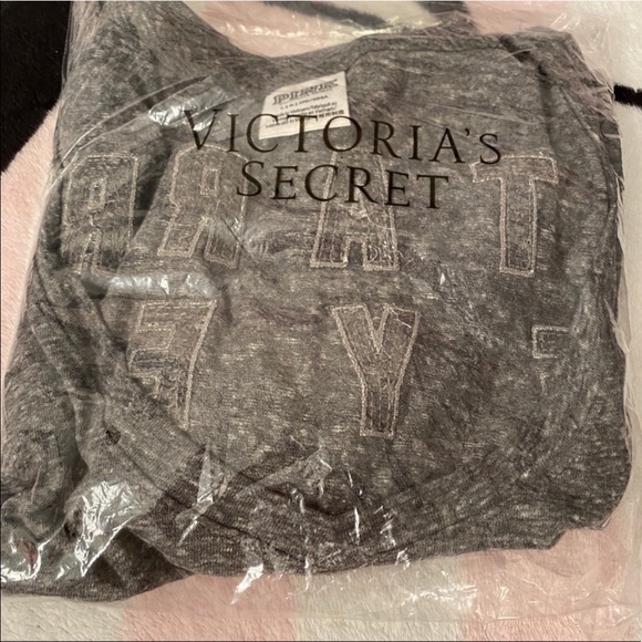 VS Pink Starry Eyed Gray Silver Bling V-Neck Tee - Picture 5 of 5